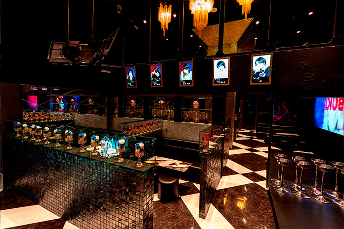 2. ホストクラブで楽しむ