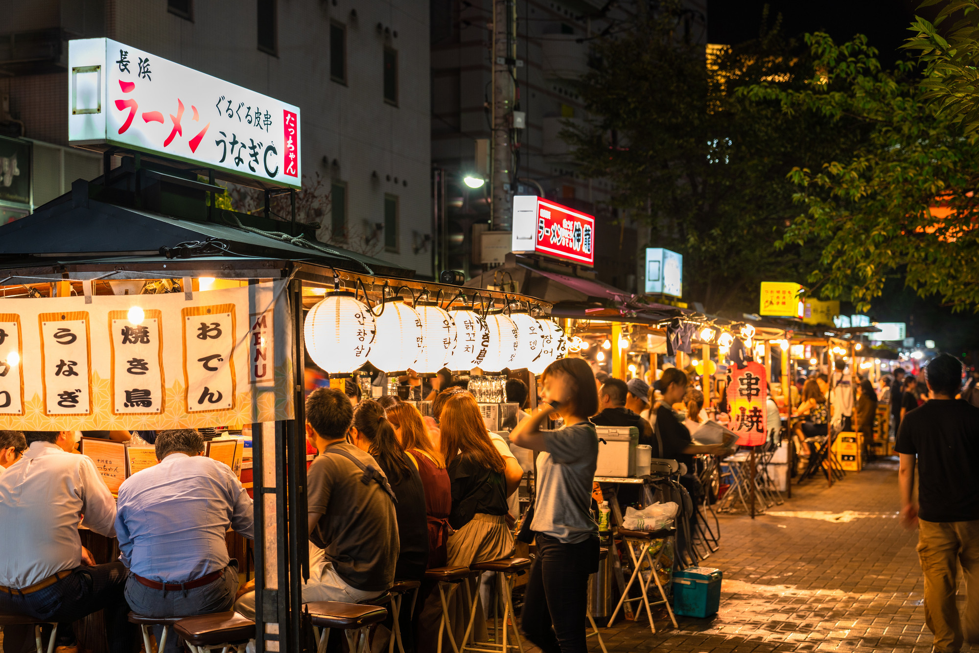 昼と夜、二つの顔を持つ中洲