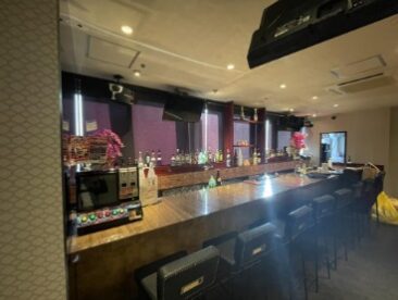 Bar OWL FUKUOKA 店内風景②